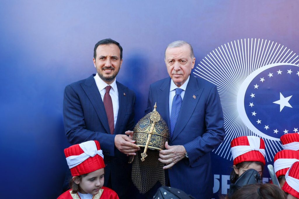 Cumhurbaşkanı Erdoğan’a miğfer hediye edildi cumhurbaskani-erdogana-migfer-hediye-edildi-9BywK46M.jpg