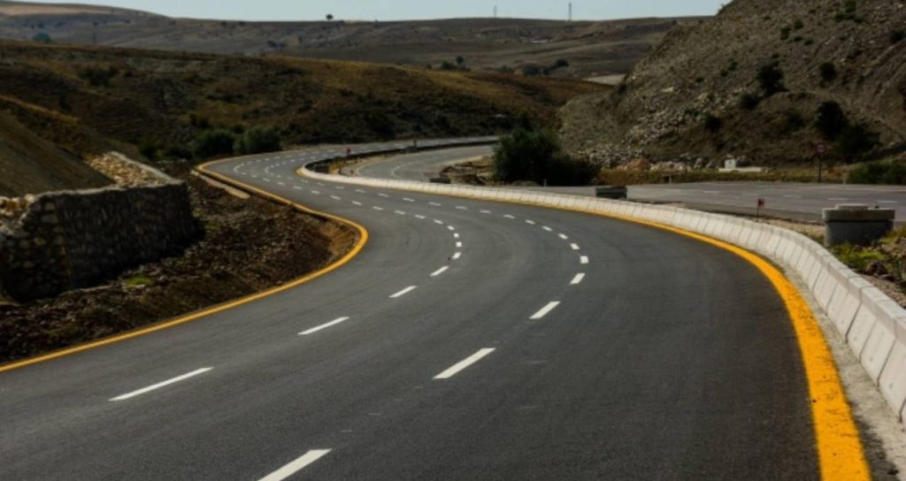 Denizlerden çıkardıkları çöplerle asfalt yol yaptılar denizlerden-cikardiklari-coplerle-asfalt-yol-yaptilar-jXXqOZIw.jpg