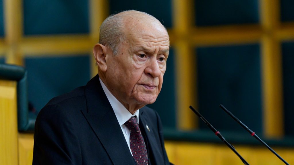 devlet-bahceliden-turkiye-kupasini-kazanan-trabzonspora-tebrik-m8PLSMMP.jpg