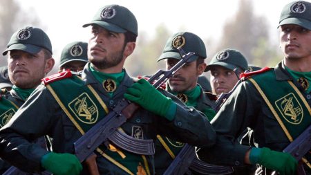 Devrim Muhafızları’ndan savaş uyarısı…