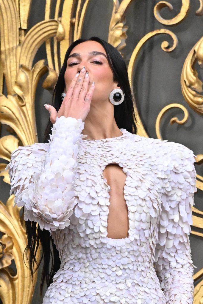 Dua Lipa’dan Dudak Makyajının İpuçları dua-lipadan-dudak-makyajinin-ipuclari-4XbNMDnZ.jpg