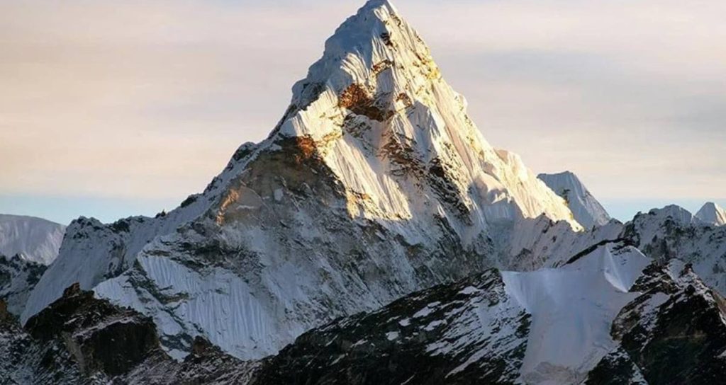 dunyanin-en-yuksek-dagi-everest-degilmis-utyYieDC.jpg