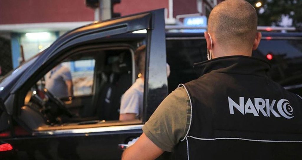 Düzce’de aracın döşemelerine gizlenmiş 4 bin uyuşturucu hap ele geçirildi duzcede-aracin-dosemelerine-gizlenmis-4-bin-uyusturucu-hap-ele-gecirildi-TyVLEVtF.jpg
