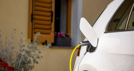 Elektrikli aracına izinsiz şarj pahalıya mâl oldu