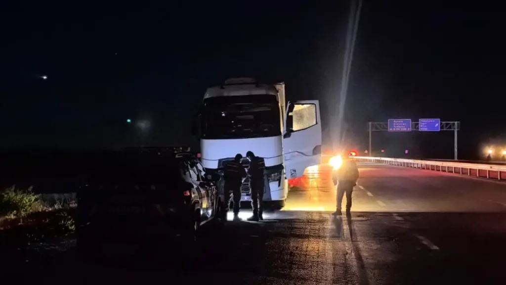 erzurum-yolunda-tirda-ceset-bulundu-dvLfAgEv.jpg