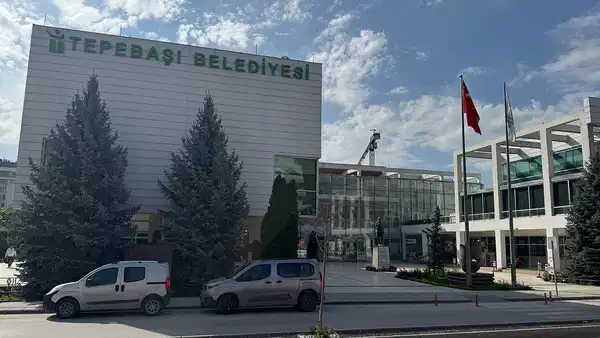 Eskişehir Tepebaşı Belediyesi’ne operasyon: Gözaltılar var eskisehir-tepebasi-belediyesine-operasyon-gozaltilar-var-DB4VMpvB.jpg