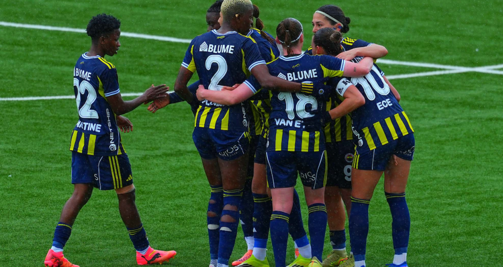 Fenerbahçe bitime iki hafta kala şampiyon oldu fenerbahce-bitime-iki-hafta-kala-sampiyon-oldu-cCfZ5BpL.jpg