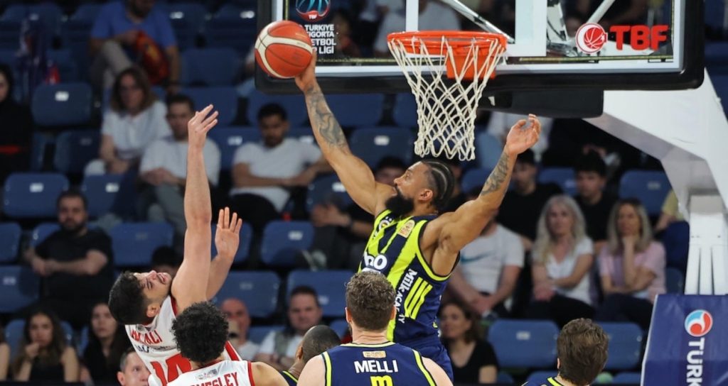 fenerbahce-sezonu-lider-tamamladi-8EZ4FOHk.jpg