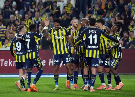 Fenerbahçe’de aylar sonra forma giyen futbolcuya Kadıköy’de büyük tepki