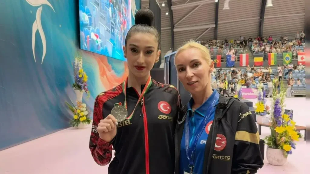 Hatice Gökçe Emir’den tarihi madalya hatice-gokce-emirden-tarihi-madalya-3j3SNItO.jpg
