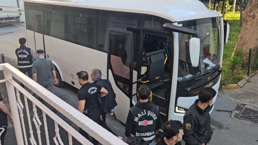 İBB’ye ihale operasyonu. 12 kişi adliyeye sevk edildi ibbye-ihale-operasyonu-12-kisi-adliyeye-sevk-edildi-O8jVZ5vU.jpg