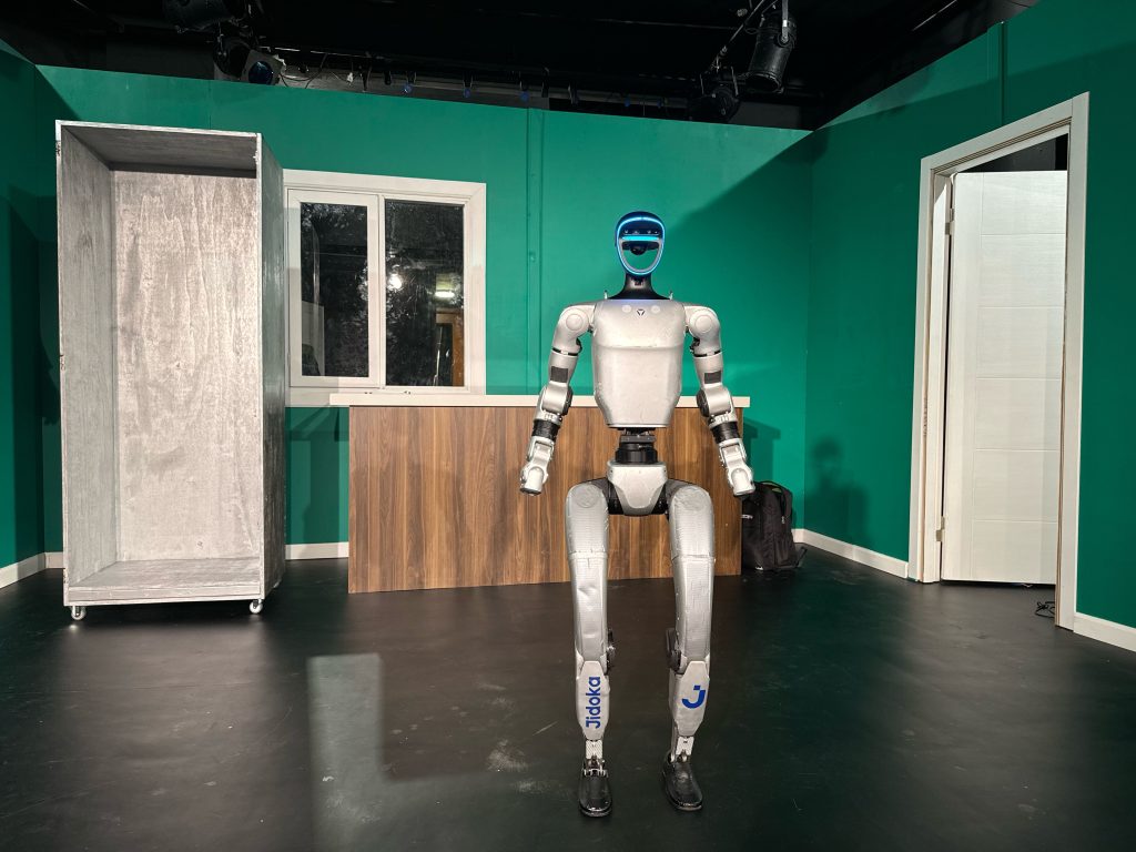 İnsansı robot tiyatro sahnesine çıkıyor insansi-robot-tiyatro-sahnesine-cikiyor-fFd789HN.jpg