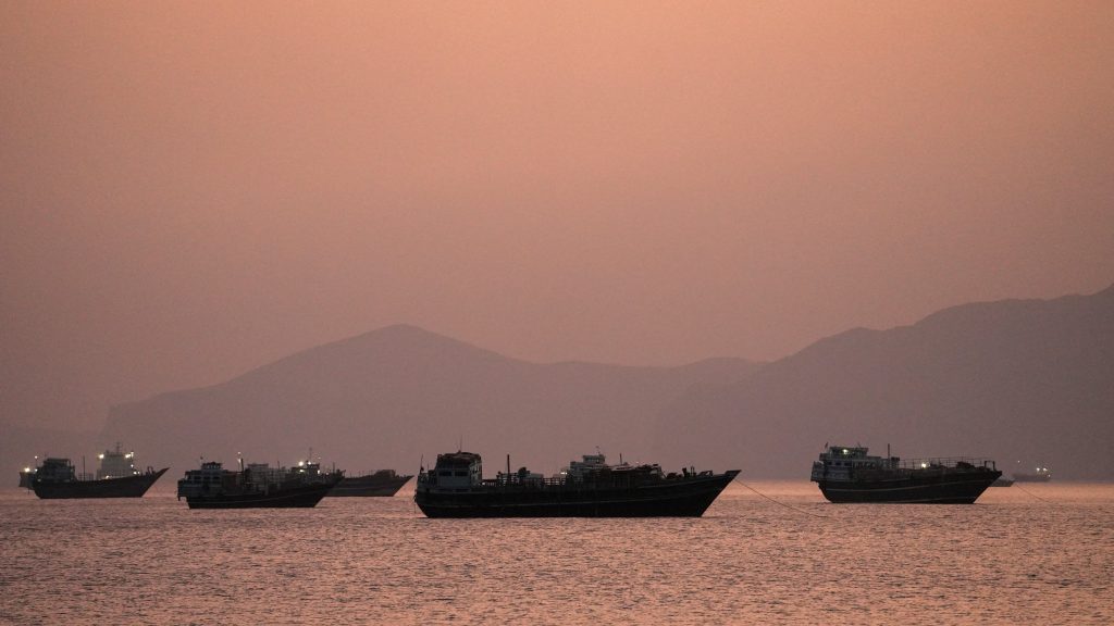 İran: Umman Körfezi’ni gemi mezarlığına çeviririz iran-umman-korfezini-gemi-mezarligina-ceviririz-A1XLtjZ2.jpg
