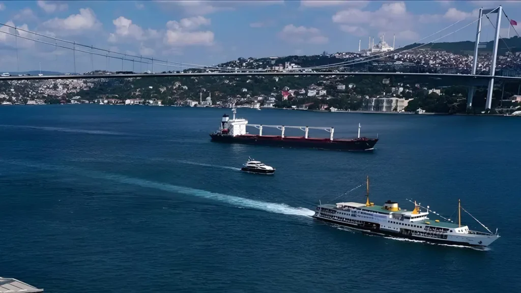 İstanbul Boğazı’nda ‘yat yarışı’: Transit gemi geçişlerine kapatıldı istanbul-bogazinda-yat-yarisi-transit-gemi-gecislerine-kapatildi-Y5FJAFg6.jpg