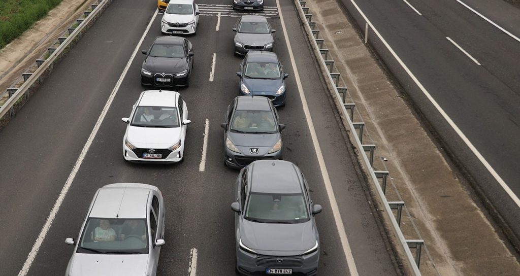 istanbul-tekirdag-yolunda-bayram-trafigi-e2iaKHuy.jpg