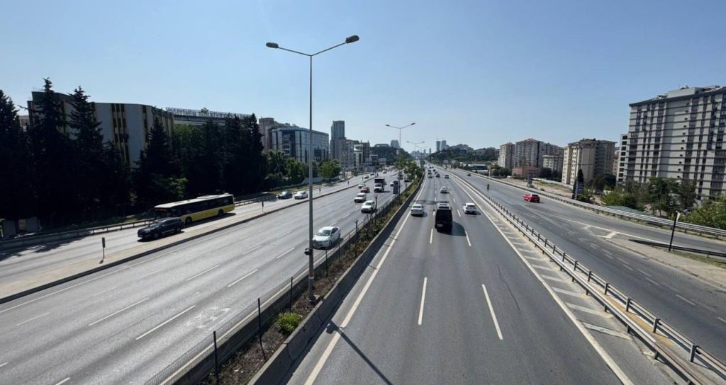 İstanbul’da Trafik yoğunluğu yüzde 11’e düştü istanbulda-trafik-yogunlugu-yuzde-11e-dustu-kbn21HkE.jpg