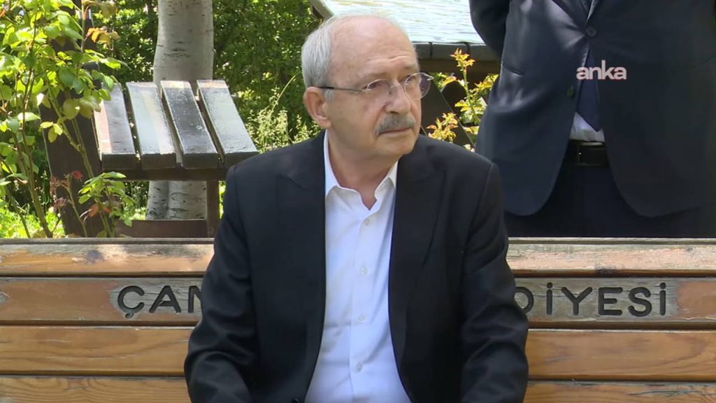 kilicdaroglu-gazetecilerle-bayramlasiyor-kurultay-sorusuna-yanit-verdi-qA5vNisK.jpg