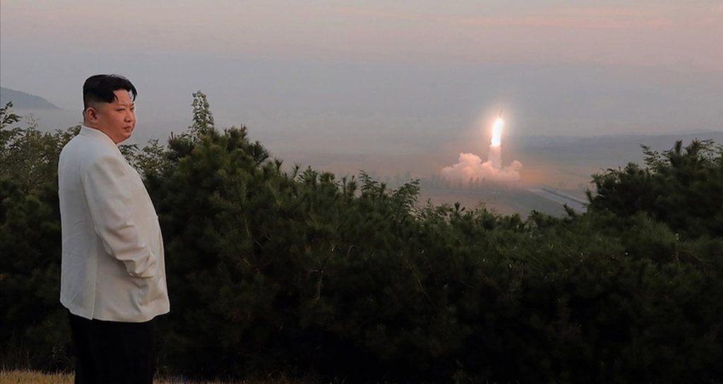 Kim Jong-un’a suikast olursa ‘otomatik nükleer saldırı’ devreye girecek kim-jong-una-suikast-olursa-otomatik-nukleer-saldiri-devreye-girecek-Lfc7hRqK.jpg