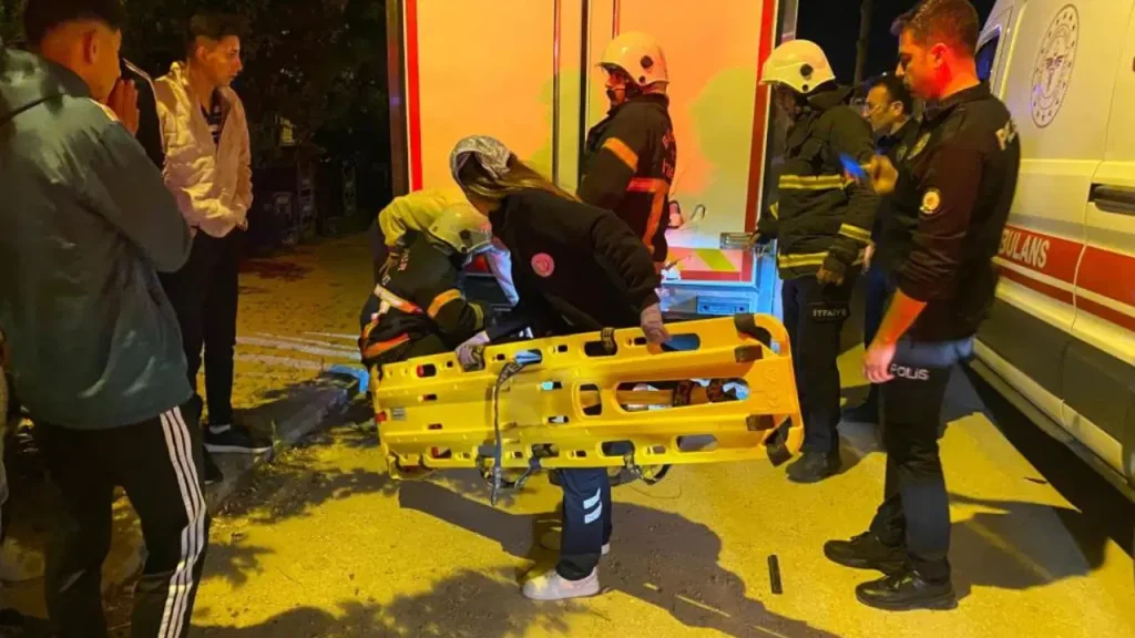 Kontrolden çıkan motosiklet, kamyonun altına girdi kontrolden-cikan-motosiklet-kamyonun-altina-girdi-aGXRRyX5.jpg