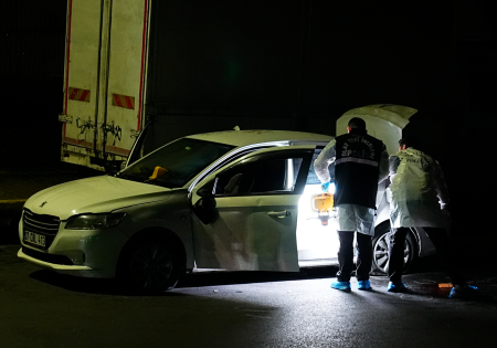 Küçükçekmece’de polis kovalamacası. 2 şüpheli yakalandı, bir polis yaralandı
