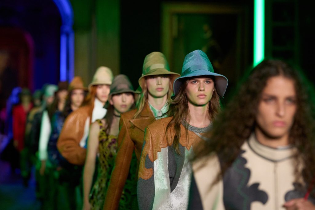 Louis Vuitton Cruise 2027: Uptown duvarları, downtown çizgileri louis-vuitton-cruise-2027-uptown-duvarlari-downtown-cizgileri-X27SB1Xa.jpg