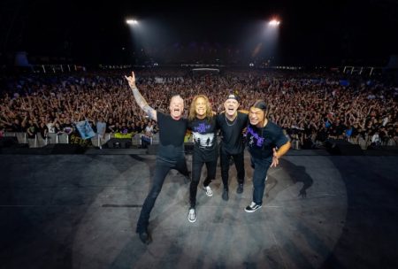 Metallica komşuda “deprem yarattı”