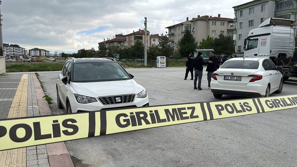Okul yanında şüpheli çanta paniği: Fünye ile patlatıldı okul-yaninda-supheli-canta-panigi-funye-ile-patlatildi-mYI2VizX.jpg
