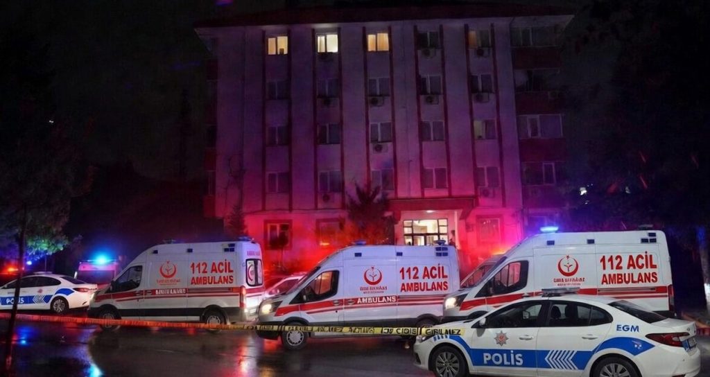 otel-lobisi-savas-alanina-dondu-silahli-catisma-cikti-2-olu-1-agir-yarali-YIQa9gIN.jpg