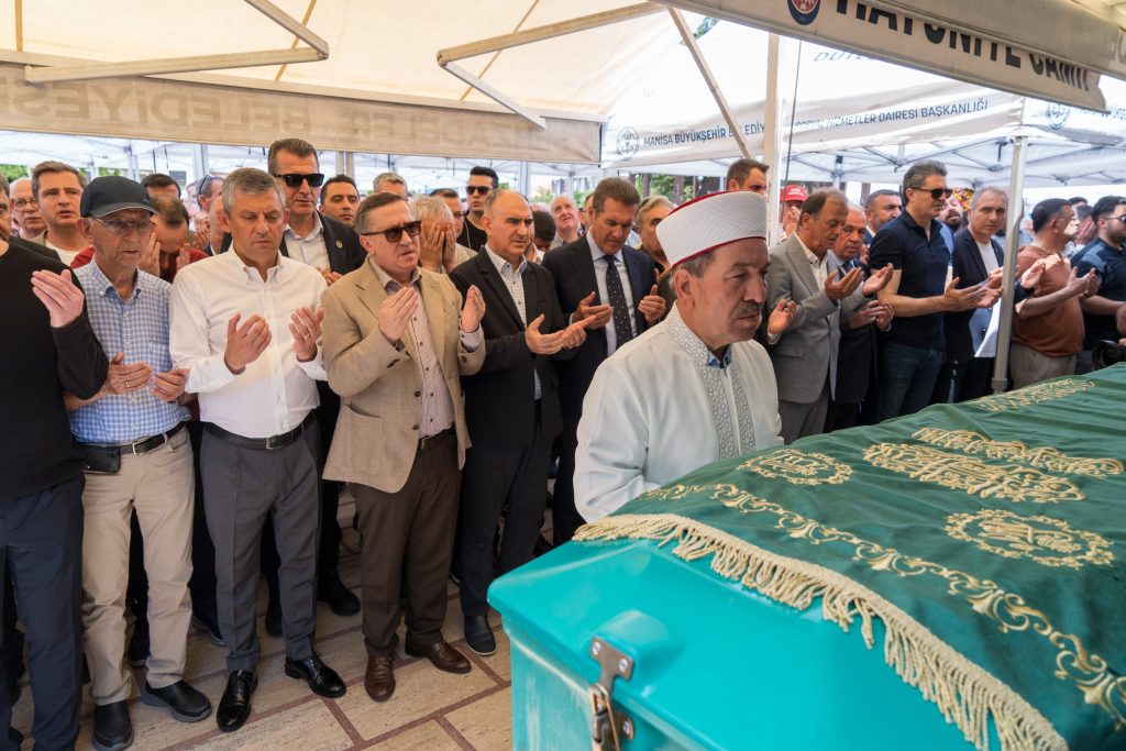 Özgür Özel’in acı günü ozgur-ozelin-aci-gunu-xgTkSvPG.jpg