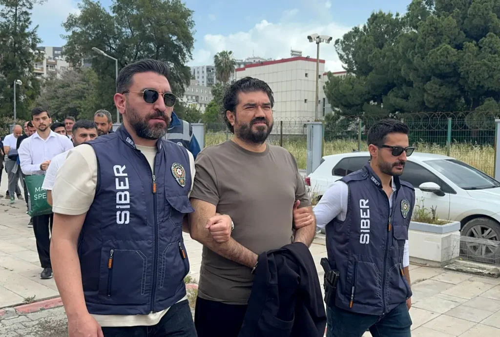 Rasim Ozan Kütahyalı adliyeye sevk edildi rasim-ozan-kutahyali-adliyeye-sevk-edildi-61ee6ON1.jpg