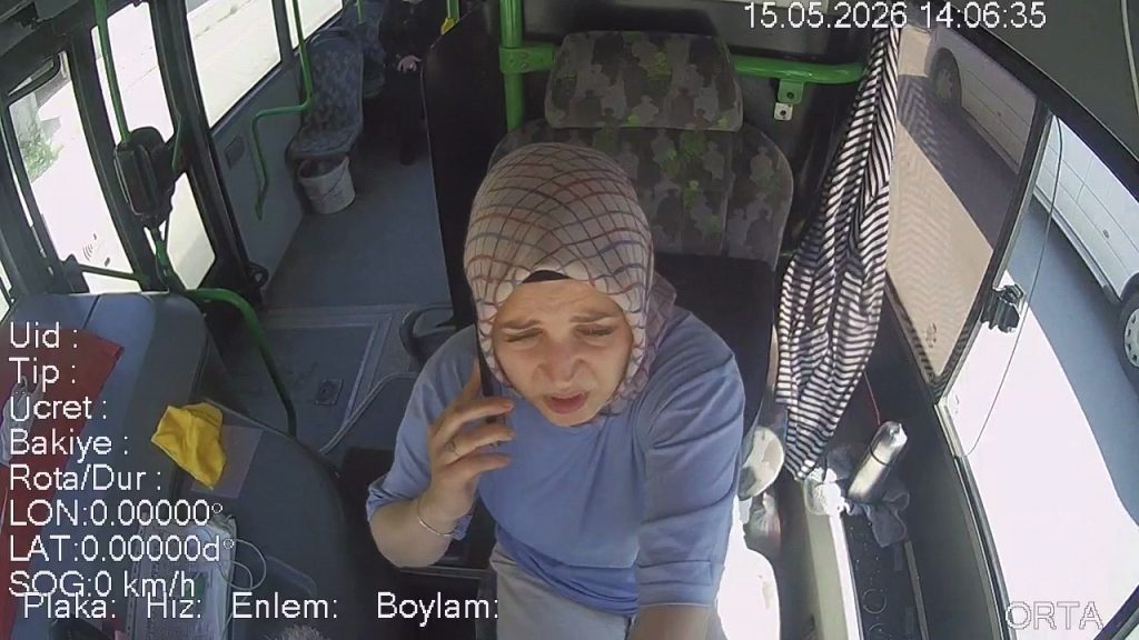 Şoför, bayılan yolcuyu hastaneye böyle yetiştirdi sofor-bayilan-yolcuyu-hastaneye-boyle-yetistirdi-qyT4jc4L.jpg