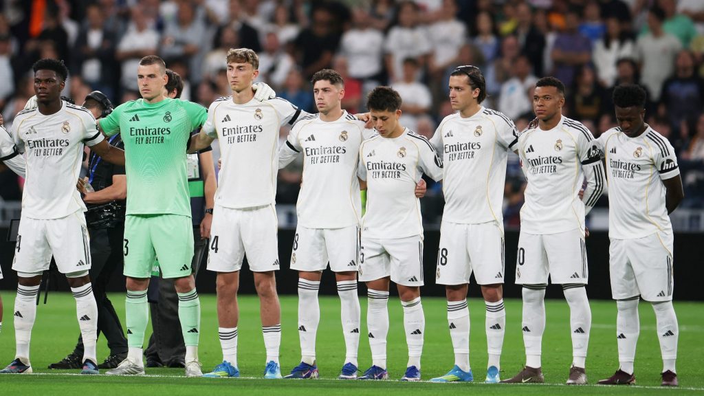 Takımda kaos çıktı, futbolculardan biri hastaneye kaldırıldı takimda-kaos-cikti-futbolculardan-biri-hastaneye-kaldirildi-IcCzLBWS.jpg
