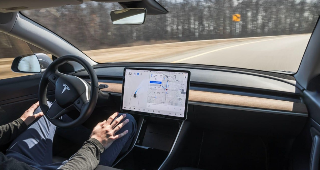 tesla-araclarinda-otopilot-ozelligini-kaldirdi-clyOffW7.jpg