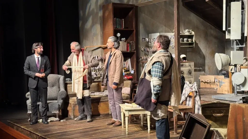 Trabzon’da ‘Mumyalar’ tiyatro oyunu sahnelendi trabzonda-mumyalar-tiyatro-oyunu-sahnelendi-5BPSBRvn.jpg