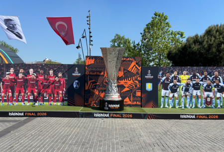UEFA Avrupa Ligi kupası Beşiktaş Meydanı’nda