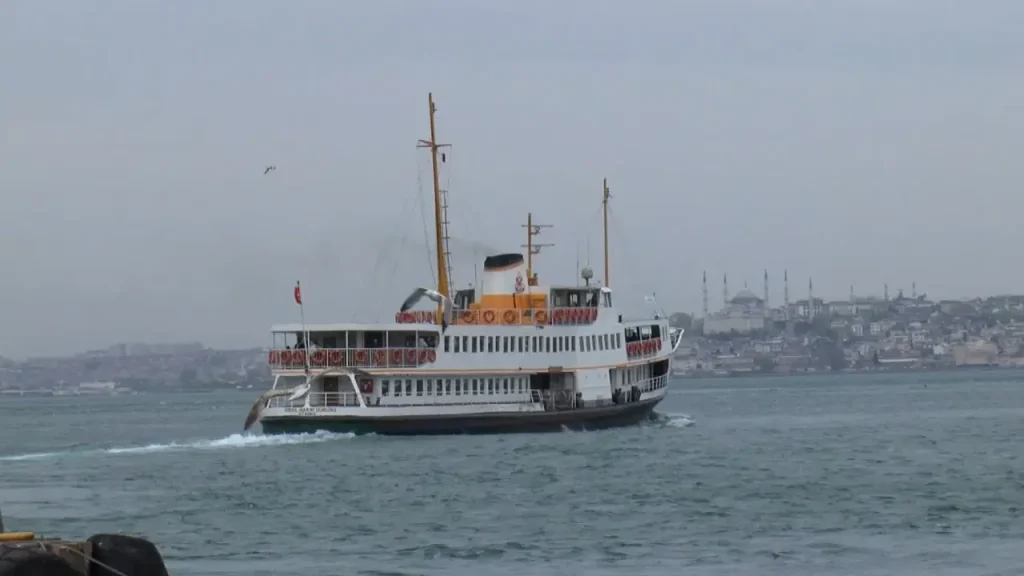 Vapurdan inmediği tespit edildi: Azerbaycanlı kadın denizde aranıyor vapurdan-inmedigi-tespit-edildi-azerbaycanli-kadin-denizde-araniyor-D3Yws7zw.jpg