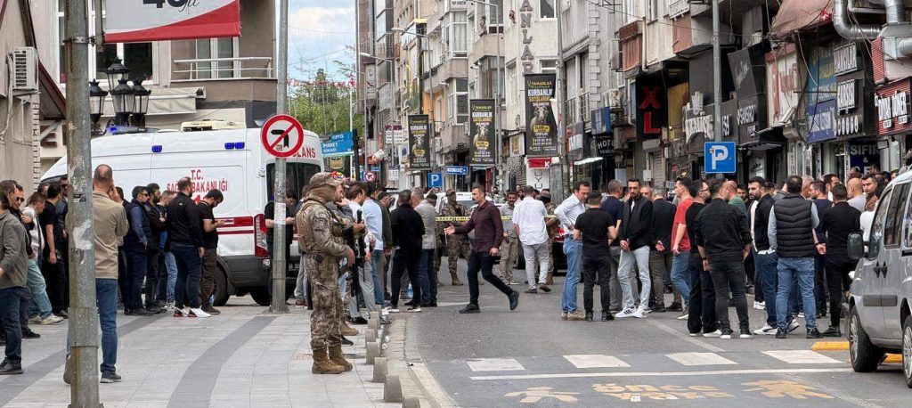 Vatandaş polis katilini linç etmek istedi vatandas-polis-katilini-linc-etmek-istedi-vbPHvVhe.jpg