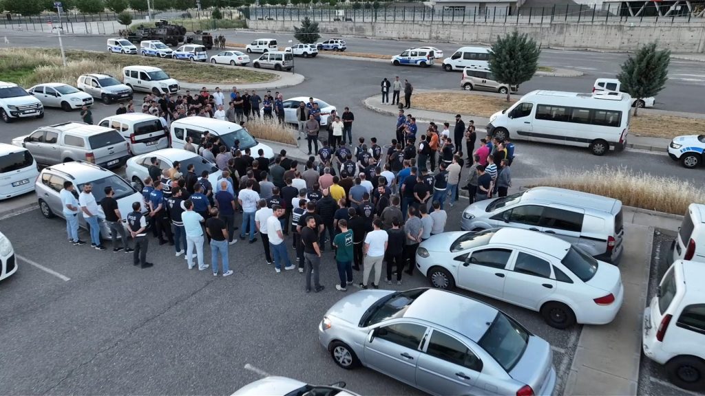 5 ilde yasa dışı bahis operasyonu. 5-ilde-yasa-disi-bahis-operasyonu-tkcYxKjC.jpg