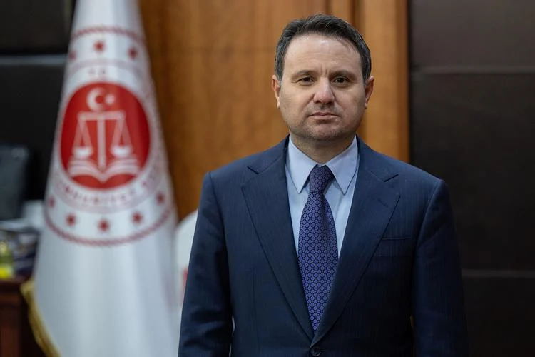 Adalet Bakanlığı’ndan 81 ildeki mahkemelere ”organize suçla mücadele” genelgesi Adalet Bakanlığı’ndan 81 ildeki mahkemelere ”organize suçla mücadele” genelgesi