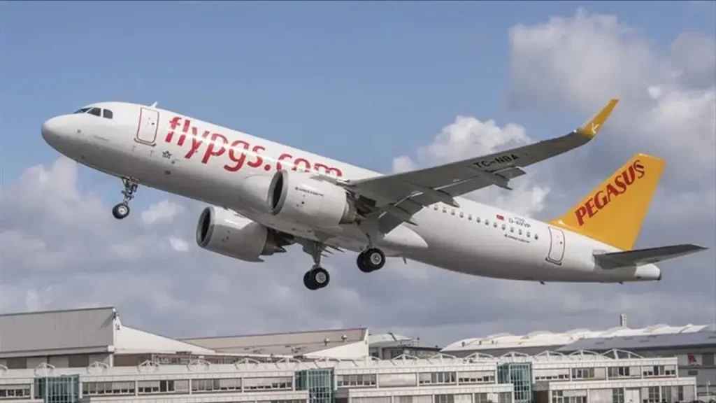 Ankara-İzmir uçağında ‘şarj cihazı’ paniği: Tüm yolcular tahliye edildi