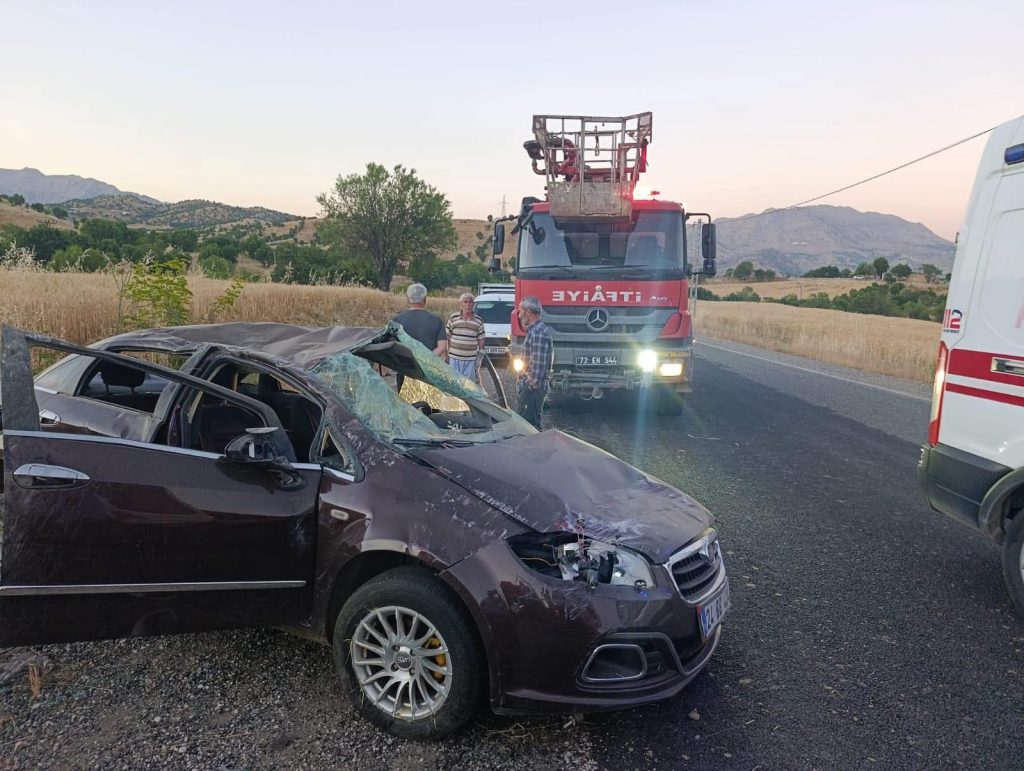 Anne ve oğlu öldü, 4 kişi yaralandı Anne ve oğlu öldü, 4 kişi yaralandı