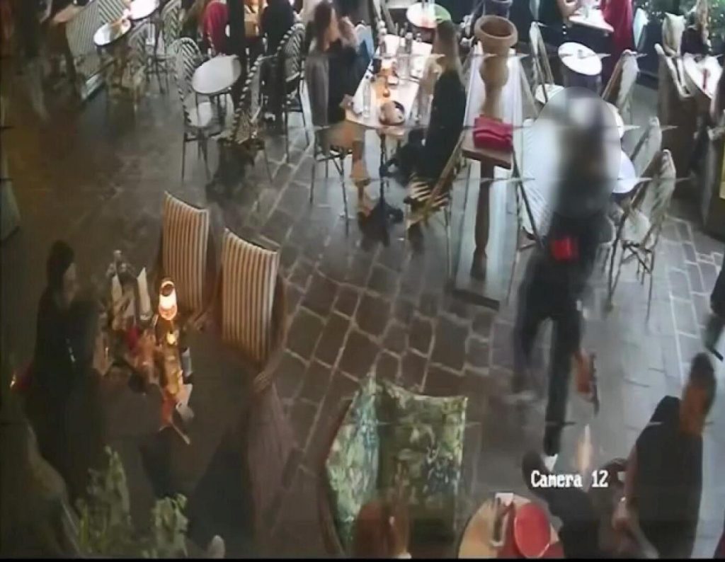 AVM’deki kanlı suikasttan kan donduran ayrıntılar. Telegram’daki “infaz grubu”ndan 200 bin liraya tetikçi olarak kiralanmış AVM’deki kanlı suikasttan kan donduran ayrıntılar. Telegram’daki “infaz grubu”ndan 200 bin liraya tetikçi olarak kiralanmış