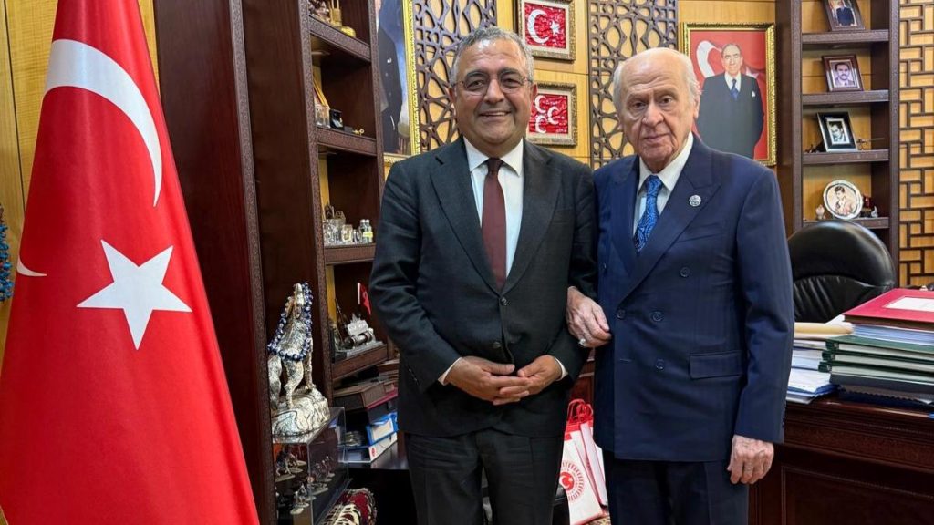 Bahçeli, CHP milletvekili Sezgin Tanrıkulu ile görüştü Bahçeli, CHP milletvekili Sezgin Tanrıkulu ile görüştü