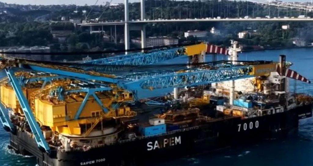 Boğaz’da tüm ulaşım kapatıldı: 138 metre yüksekliğindeki dev İstanbul’da bogazda-tum-ulasim-kapatildi-138-metre-yuksekligindeki-dev-istanbulda-667WwlaM.jpg