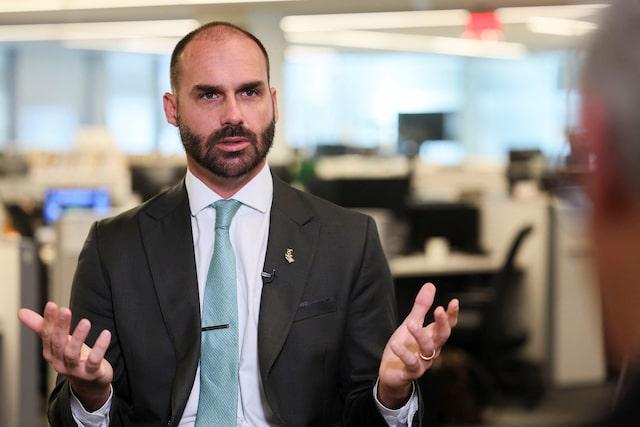Brezilya eski lideri Bolsonaro’nun oğluna 4 yıl hapis cezası Brezilya eski lideri Bolsonaro’nun oğluna 4 yıl hapis cezası