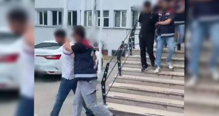 Burs vaadiyle dolandırıcılığa suç üstü! Polis mağdurun arkadaşı kılığına girdi Burs vaadiyle dolandırıcılığa suç üstü! Polis mağdurun arkadaşı kılığına girdi