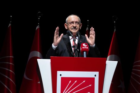 CHP’de gözler saat 13.00’te: Gündem ihraç kararları ve kurultay