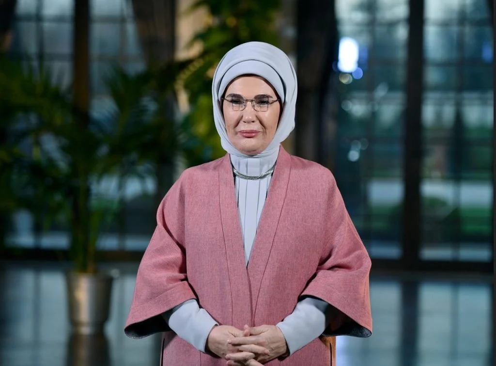 Emine Erdoğan’dan İzmit Körfezi’ndeki dip çamuru temizliğine övgü emine-erdogandan-izmit-korfezindeki-dip-camuru-temizligine-ovgu-xdsBceAq.jpg