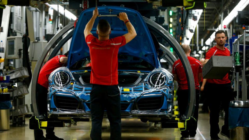Erstmals nach dem Krieg stieg die Industrieproduktion in Deutschland Erstmals nach dem Krieg stieg die Industrieproduktion in Deutschland