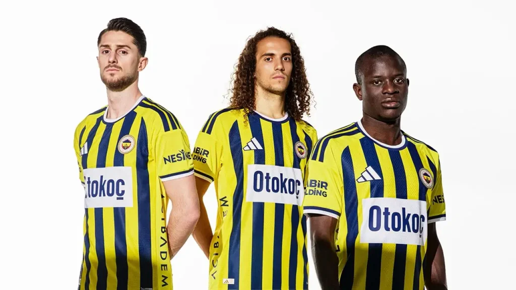 fenerbahce-yeni-sezon-formalarini-tanitti-RaU6s5um.jpg